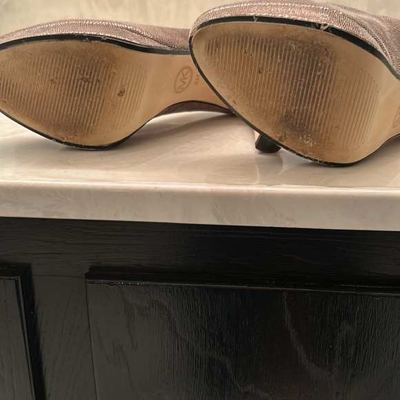 Michael Kors metallic brown leather closed toe heels. 4.25” heel. Size 6 - Picture 4 of 6